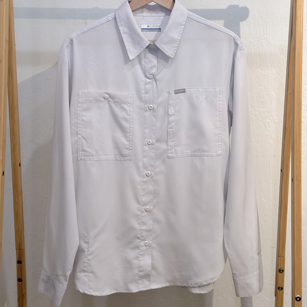 Columbia Women’s White Button Down. Size Small!